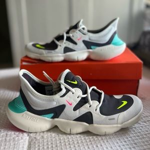 Women’s Nike Free Rn 5.0 (Size 8)